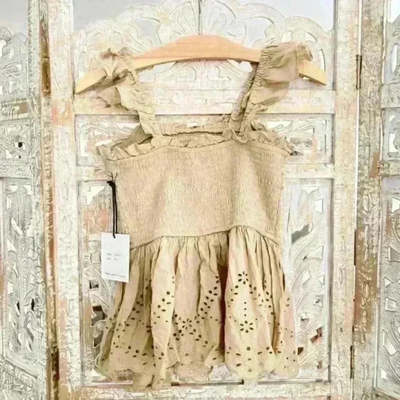 Muted ochre mustard neutral sand peplum eyelet smocked tank top leaf design XS - Picture 1 of 7